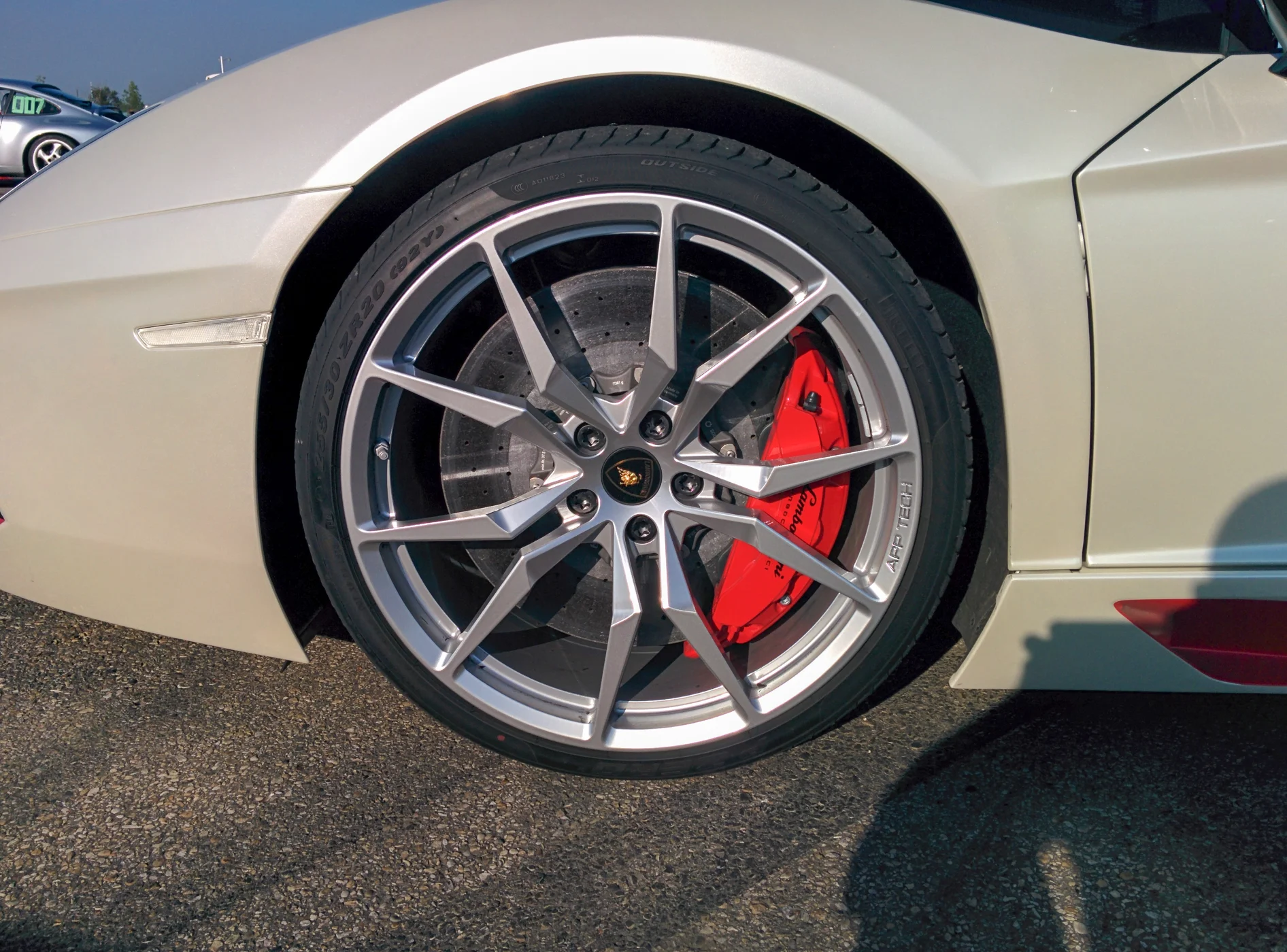 Aventador wheel with Pirelli tyre