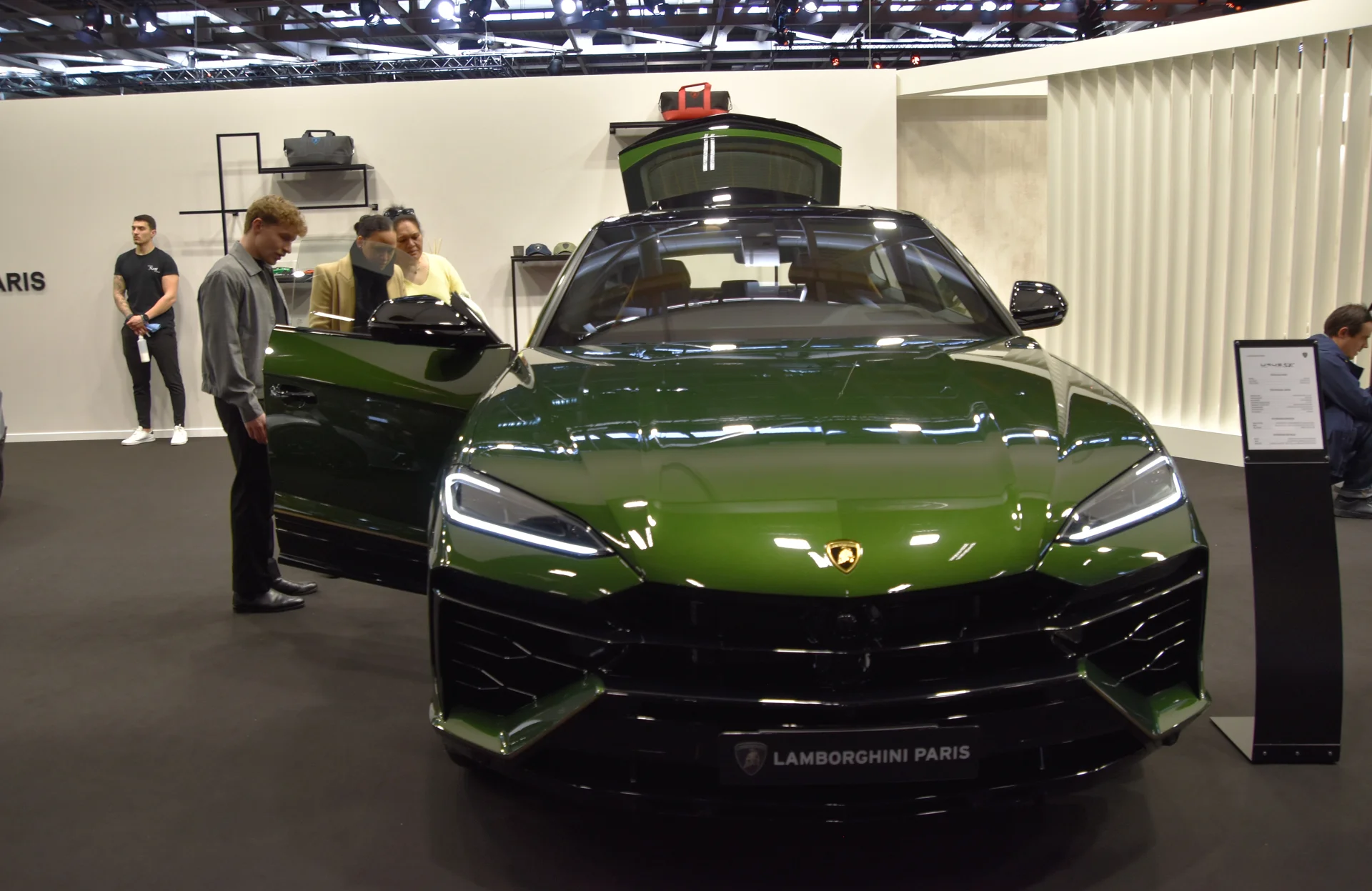 Authentic Lamborghini Urus SE